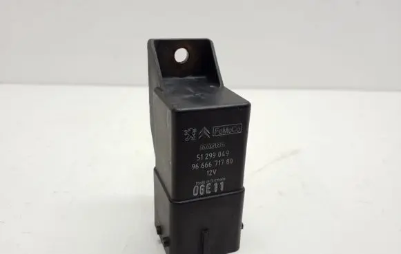 Ford Focus Glow plug pre-heat relay 51299049 9666671780
