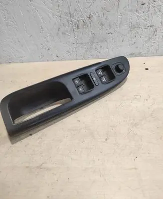 Volkswagen PASSAT B6 Electric window control switch