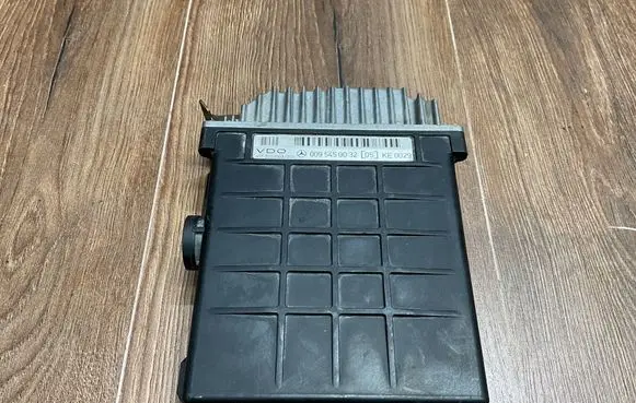 Mercedes-Benz 190 W201 Engine control unit/module 0095450032