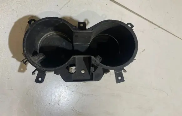 Cup holder front