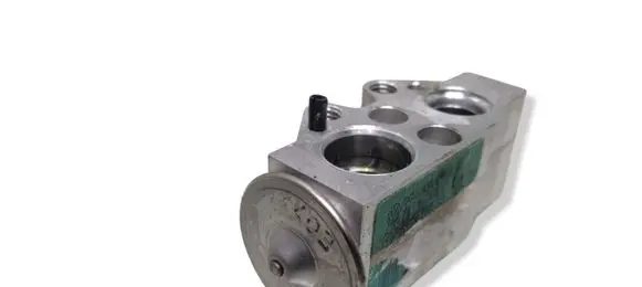 Skoda Rapid (NH) Air conditioning (A/C) expansion valve 6Q0820679G