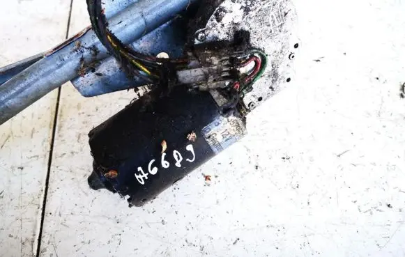 Volkswagen PASSAT B3 Wiper motor 357955113b