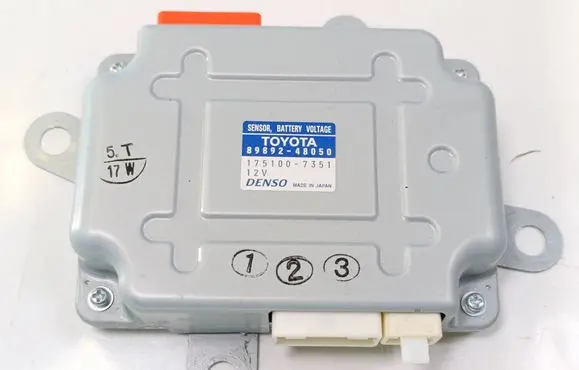 Toyota RAV 4 (XA40) Battery control module 8989248050