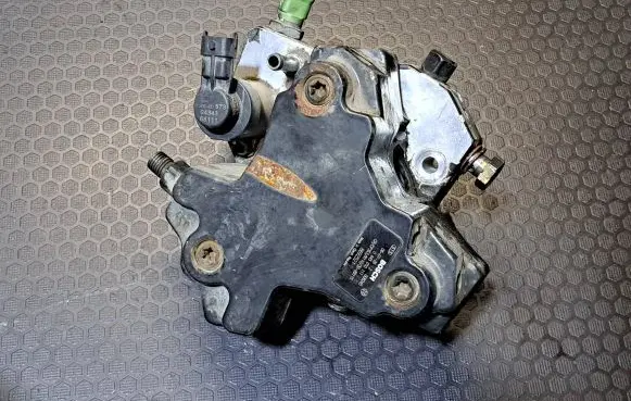 Volvo XC90 Fuel injection high pressure pump 0445010111 8692521
