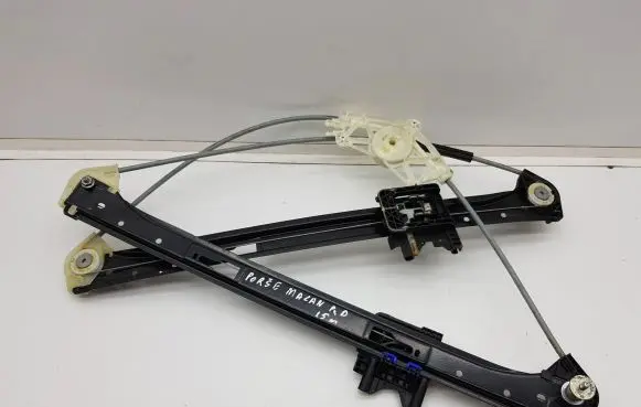 Rear window lifting mechanism without motor