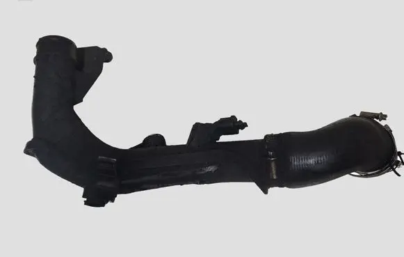Volkswagen PASSAT B6 Intercooler hose/pipe 0281002401 038906051C