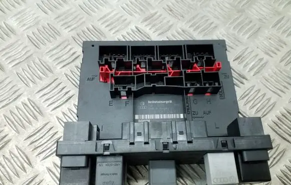 Volkswagen Tiguan Comfort/convenience module 3C8937049D