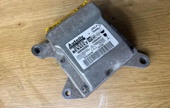 Opel Vivaro Airbag control unit/module 93853931