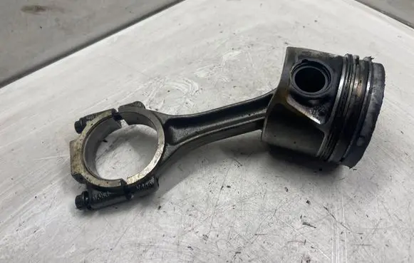 Volkswagen PASSAT B6 Piston with connecting rod