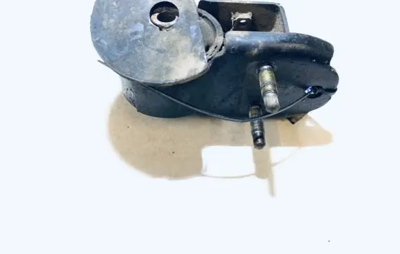 Toyota Corolla E90 Engine mount bracket