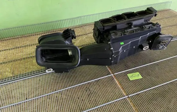 Mercedes-Benz G W461 W463 1st Gen Interior heater climate box assembly A2098300162 2098300162
