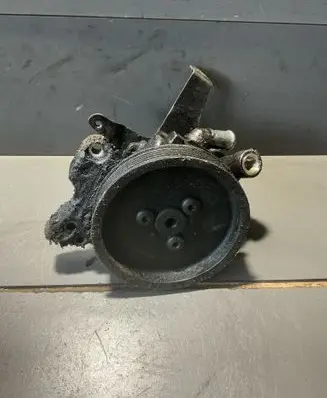 BMW 5 E60 E61 Power steering pump 7697974102