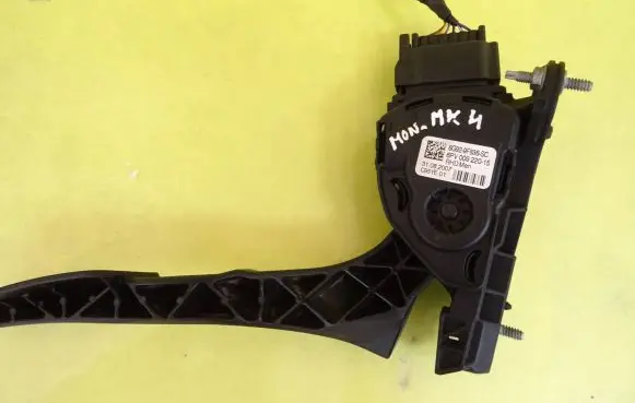 Ford Mondeo MK IV Accelerator throttle pedal 6G92-9F836-SC 6G929F836SC