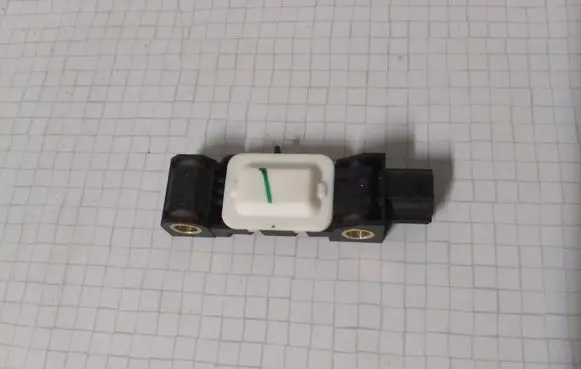 Nissan Almera N16 Airbag deployment crash/impact sensor 0285003019