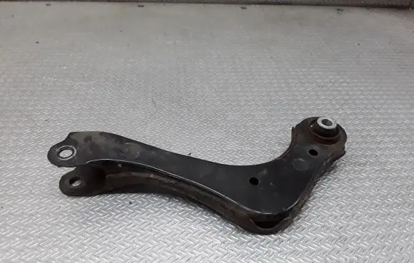 Toyota RAV 4 (XA50) Rear control arm