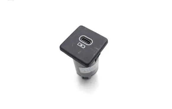 Jaguar I-Pace USB socket connector M8E219010DA