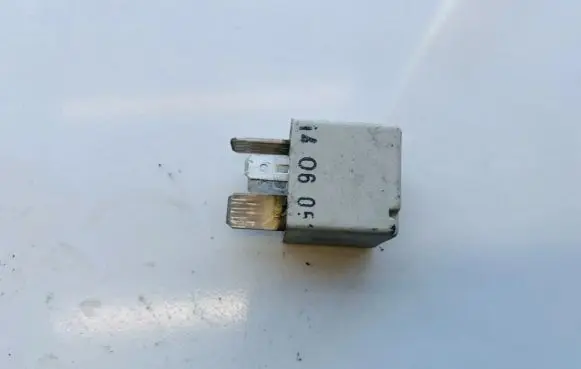 Volkswagen PASSAT B5.5 Other relay 8D0951253 V23134J52X300