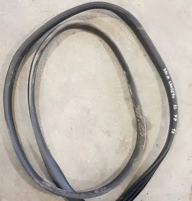 Dacia Sandero III Front door rubber seal 