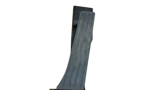 Accelerator throttle pedal
