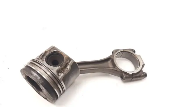 Volkswagen Caddy Piston with connecting rod 144514