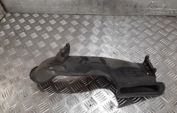 Opel Zafira B Air intake duct part 55351756