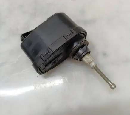 Audi 100 S4 C4 Headlight level adjustment motor 00437545