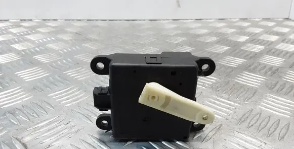 Nissan Patrol Y61 Air flap motor/actuator 2G34130840