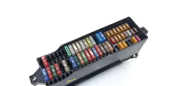 Volkswagen Polo V 6R Fuse module 6R0937615A