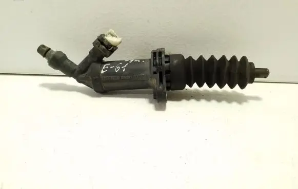 Clutch slave cylinder