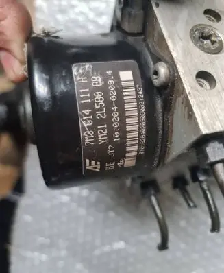Volkswagen Sharan ABS Pump 7M3614111H YM212L580BB 10020402094