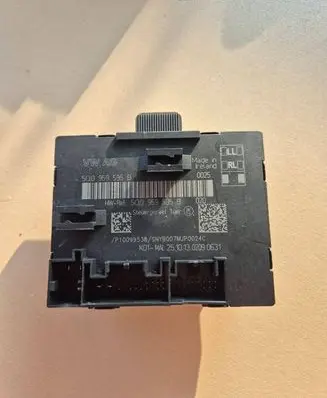 Audi A3 S3 8V Door control unit/module 5Q0959595B