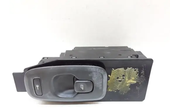 Volvo V70 Electric window control switch 8682837