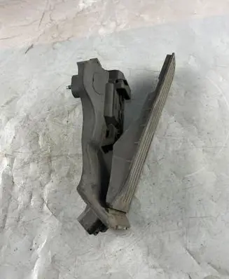 Volkswagen PASSAT B6 Accelerator throttle pedal 1K1721503L 6PV00860000