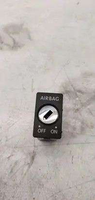 Passenger airbag on/off switch