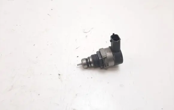 Dodge Nitro Fuel pressure regulator 0281002829
