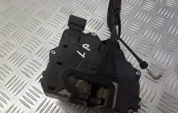 Fiat Grande Punto Front door lock 51797561