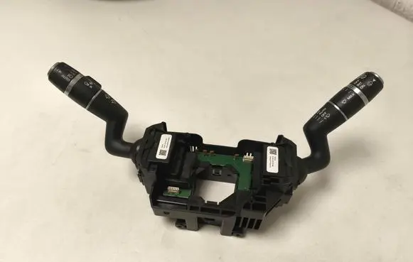 Wiper turn signal indicator stalk/switch