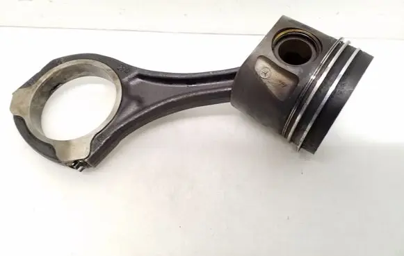 Mercedes-Benz CLS C218 X218 Piston with connecting rod 8370B 64230882