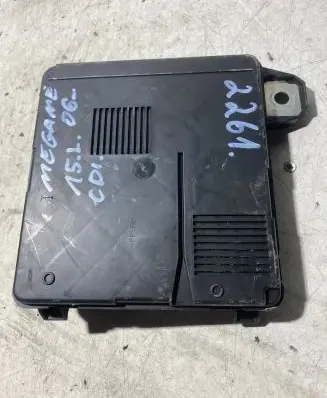 Renault Megane II Fuse module 8200306033B S118399300K 050068