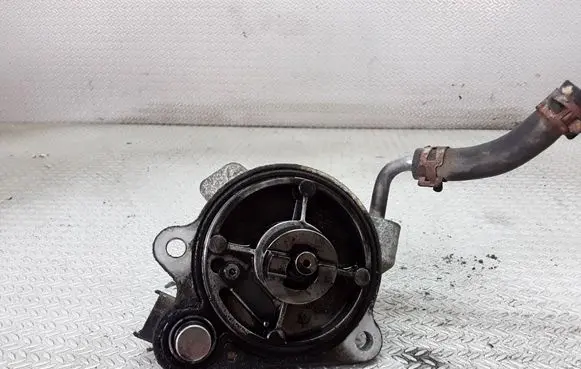 Toyota Yaris Vacuum pump ST576M2
