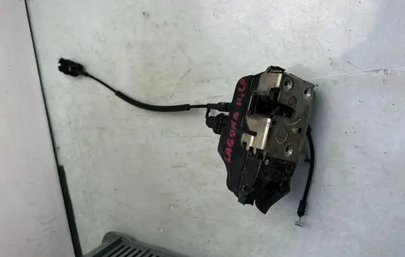 Renault Laguna II Front door lock 7890