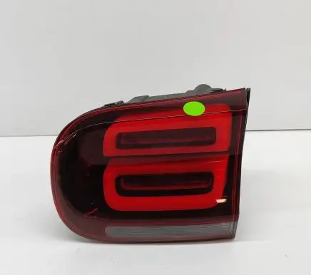 Tailgate rear/tail lights