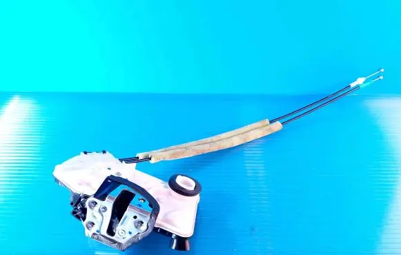 Toyota Sienna XL40 IV Front door lock 22082508C E522082508C