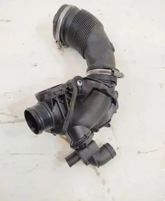 Audi A4 S4 B9 Turbo air intake inlet pipe/hose 04L129635F