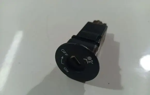 Nissan Note (E11) Passenger airbag on/off switch 