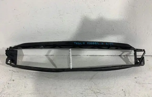Tesla Model S Intercooler air guide/duct channel 105784700b