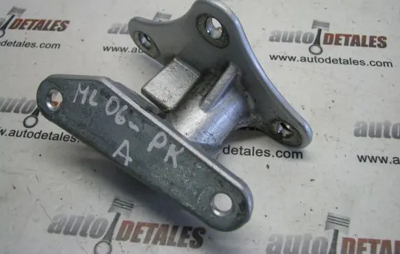 Mercedes-Benz GL X164 Front door lower hinge 