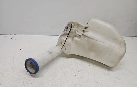 Peugeot 107 Windshield washer fluid reservoir/tank 
