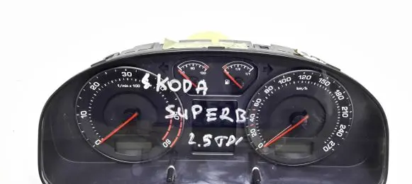 Skoda Superb B5 (3U) Speedometer (instrument cluster) 3U0920841D 110080115009