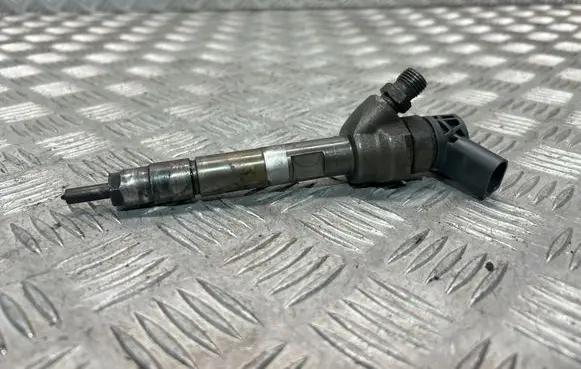 BMW 3 F30 F35 F31 Fuel injector 7810702 0445110617